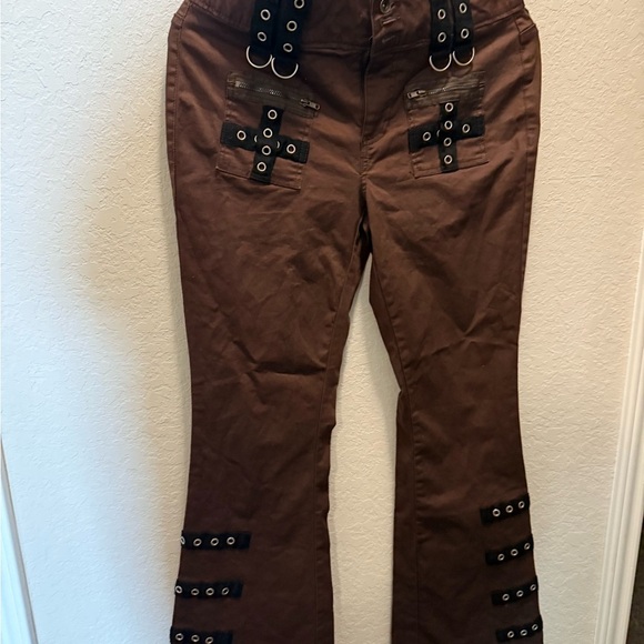 Hot Topic Social Collision Brown Contrast Grommet Strap Flare Pants Size 7 - Picture 3 of 12